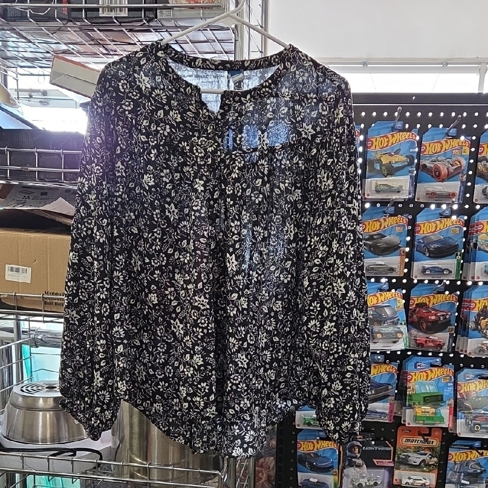 Old Navy Black and White Floral Top